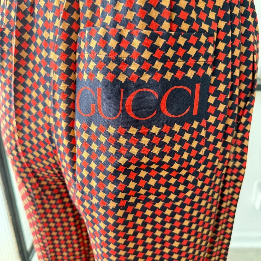 Gucci 672698 Men's Pop Shorts on Cloth, Red print‎ with logo, Gucci 46 (US 30)